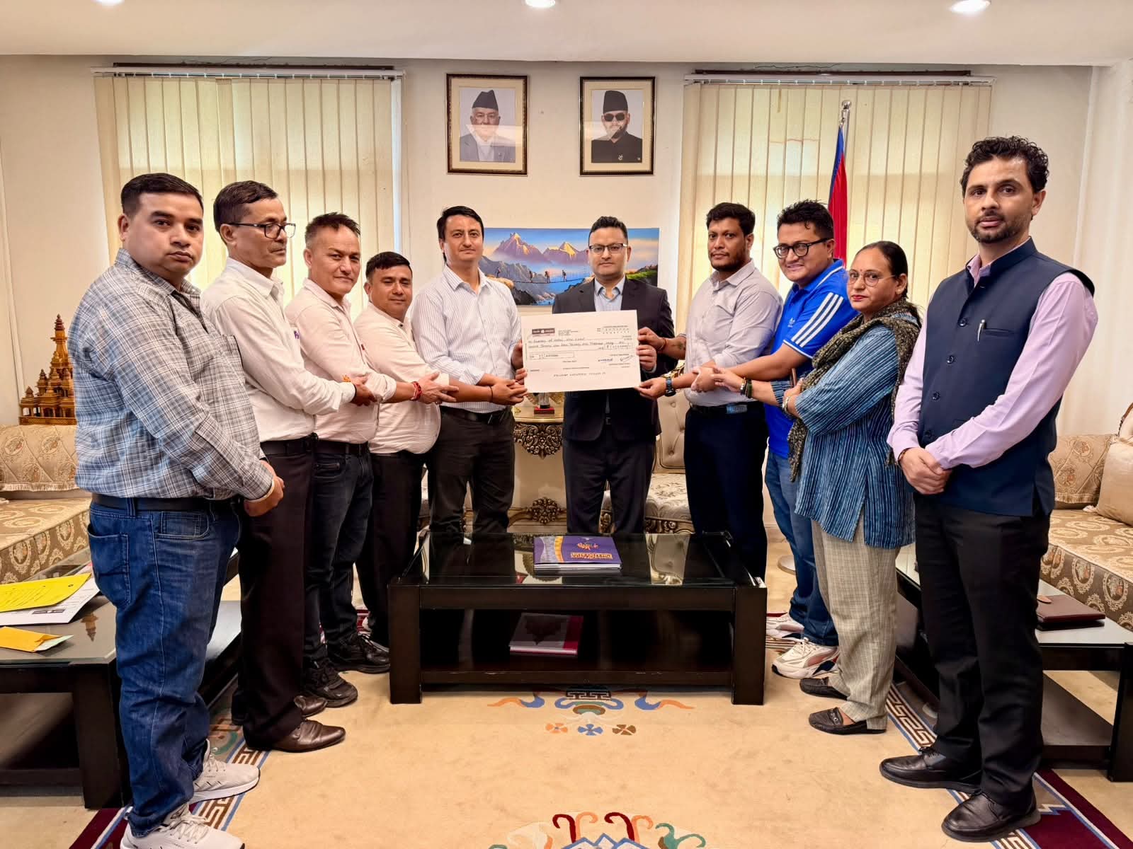 बाढीपीडितका लागि नेपाली समाज भारतद्वारा २१ लाख २१ हजार सहयोग